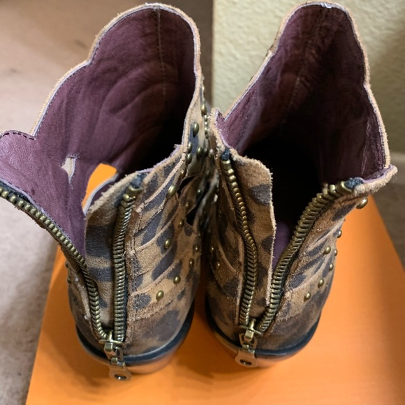 Boots - Picture 2 of 6